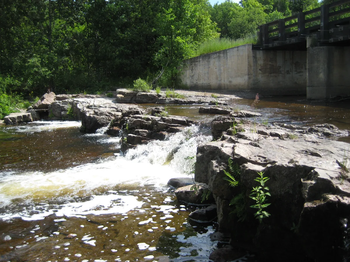 Block rock formations on the falls