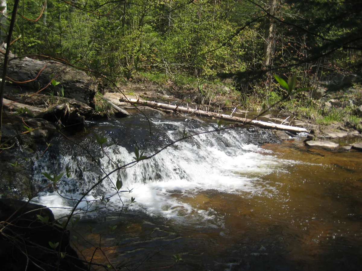 Small, sliding drop above the main falls