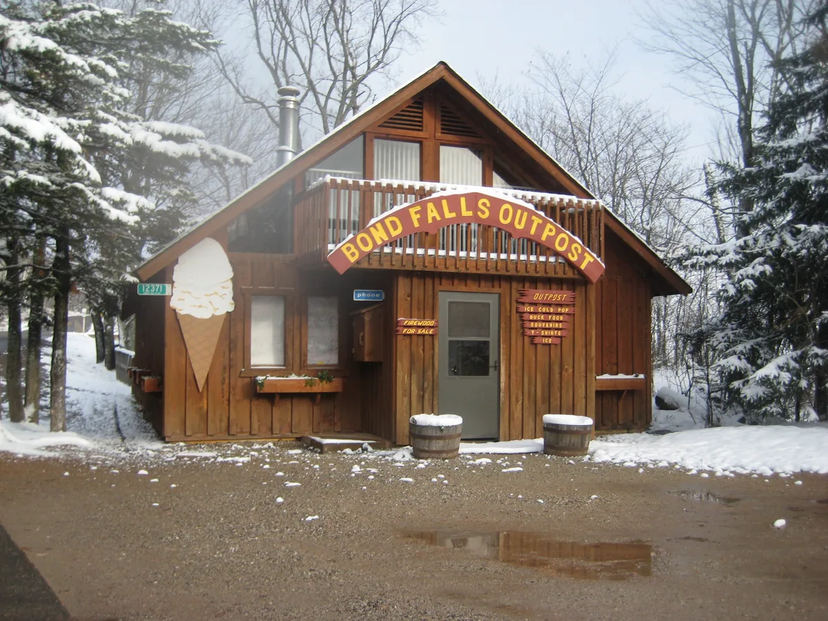 Closed gift shop above the falls