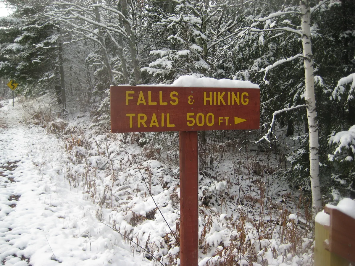 Sign on the top trail