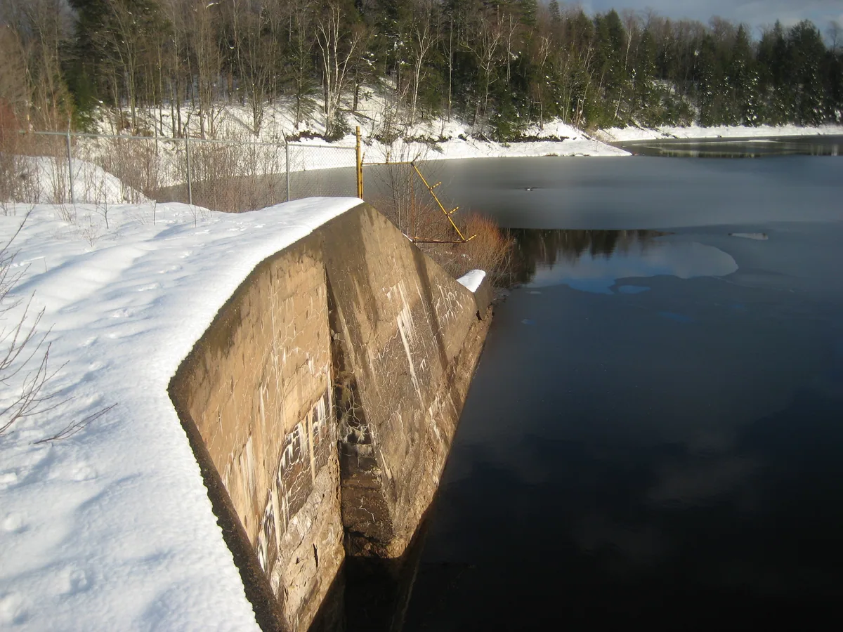 Dam and upstream reservior