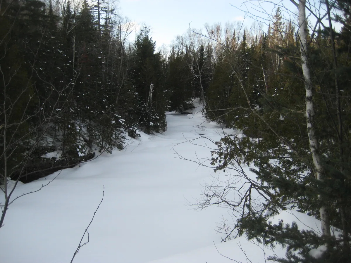 Flat, undisturbed snow on the river