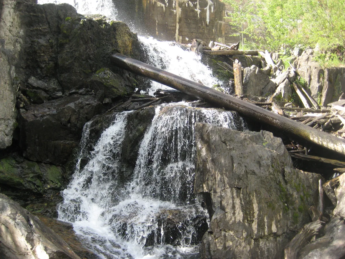 Close view of the lower drops