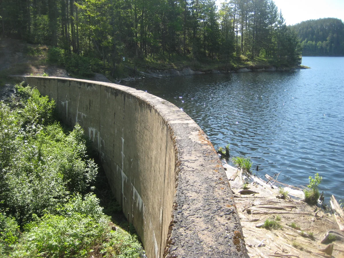 First half of the cement dam