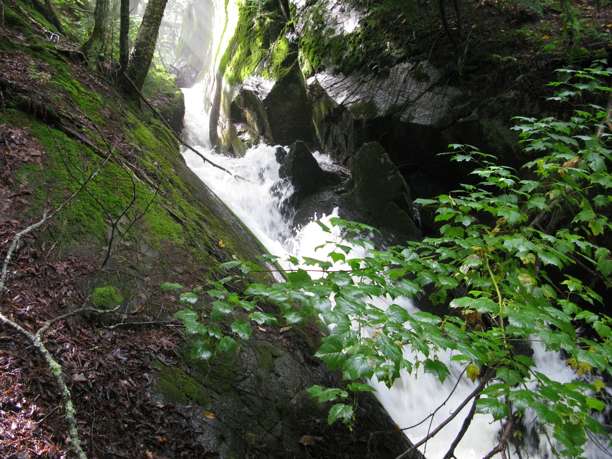 Long, narrow drop in the rock