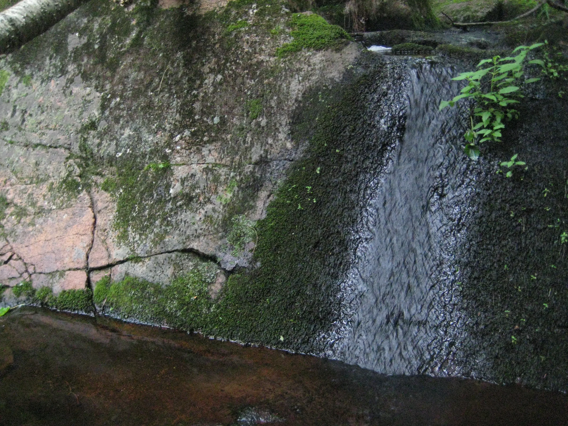 Trickling water over the upper falls