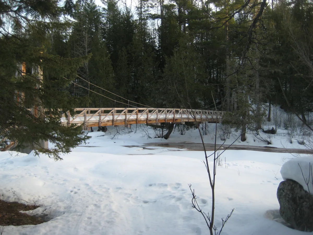 Side view of the suspension ridge