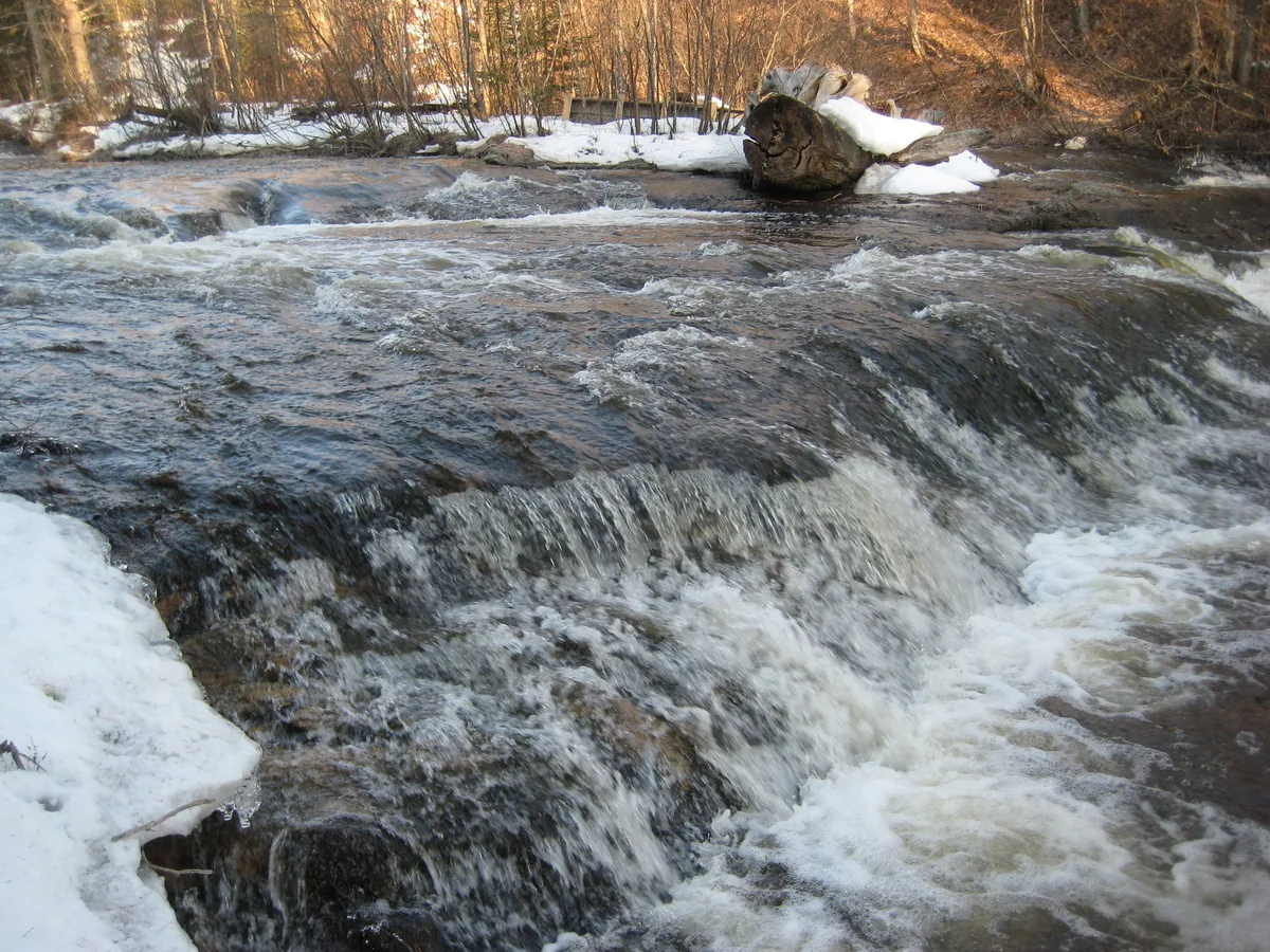 Taller drop of Otter Falls
