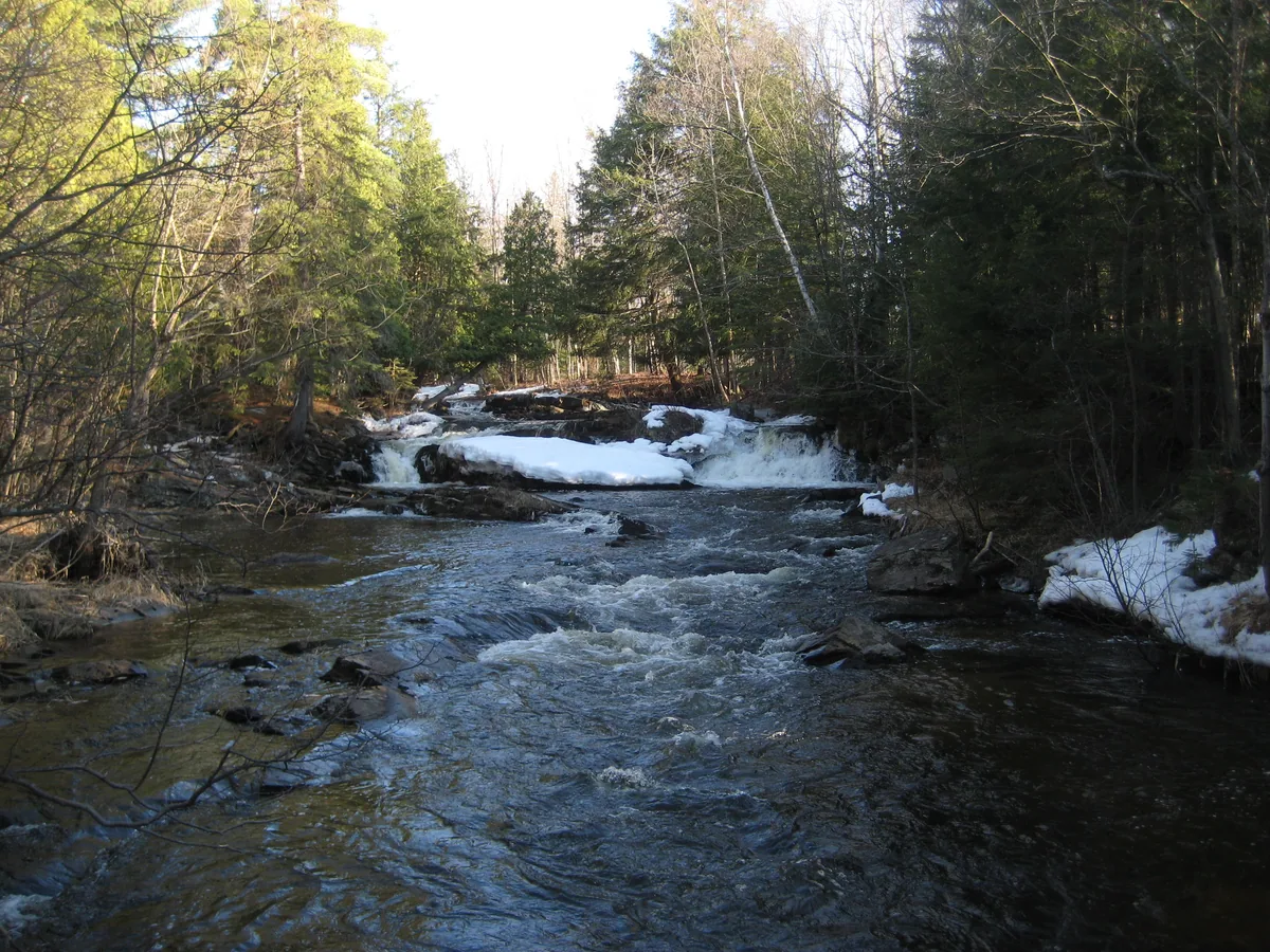 Snow on the upper drops
