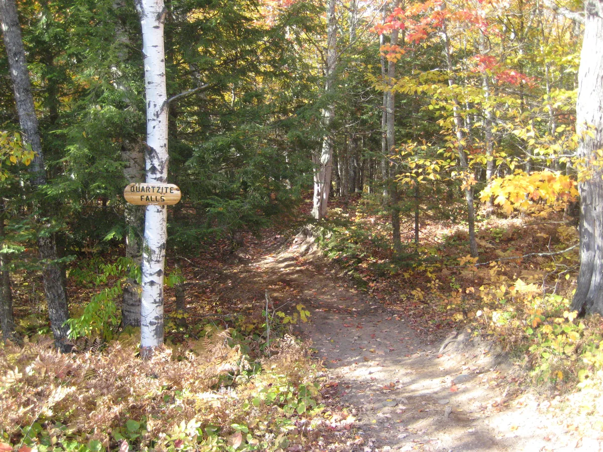Sign and trail for Quartzite Falls