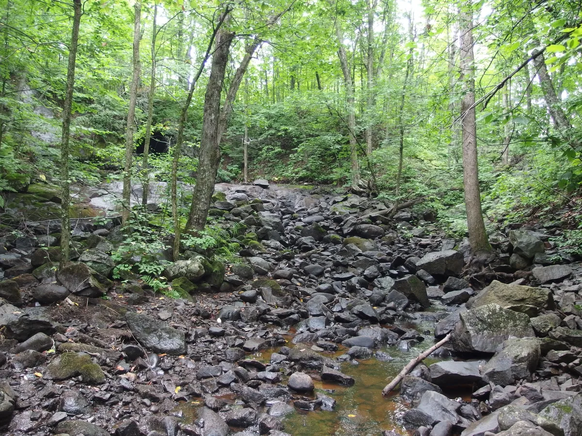 Slick tumble of rocks
