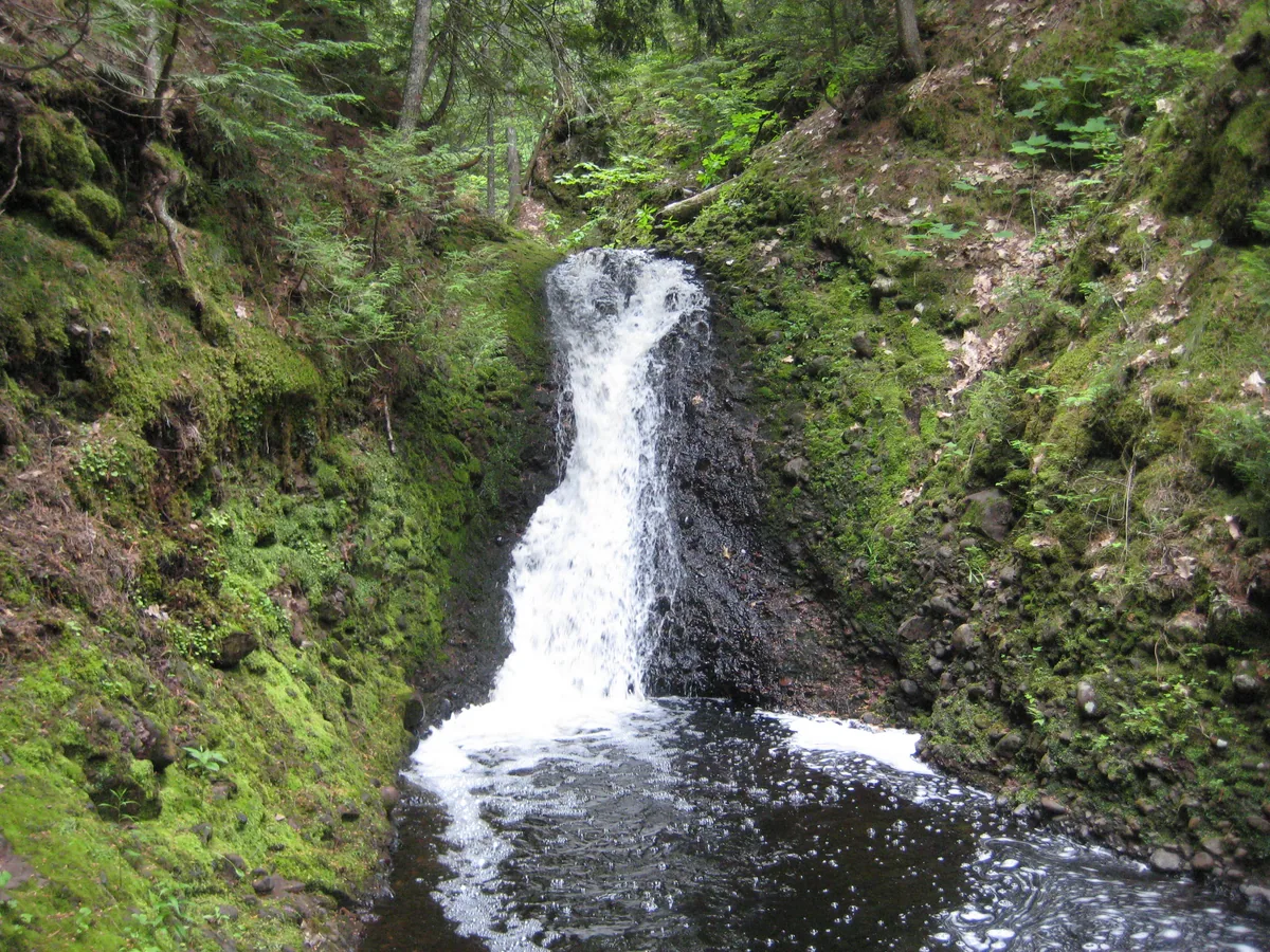 Bright falls between mossy walls