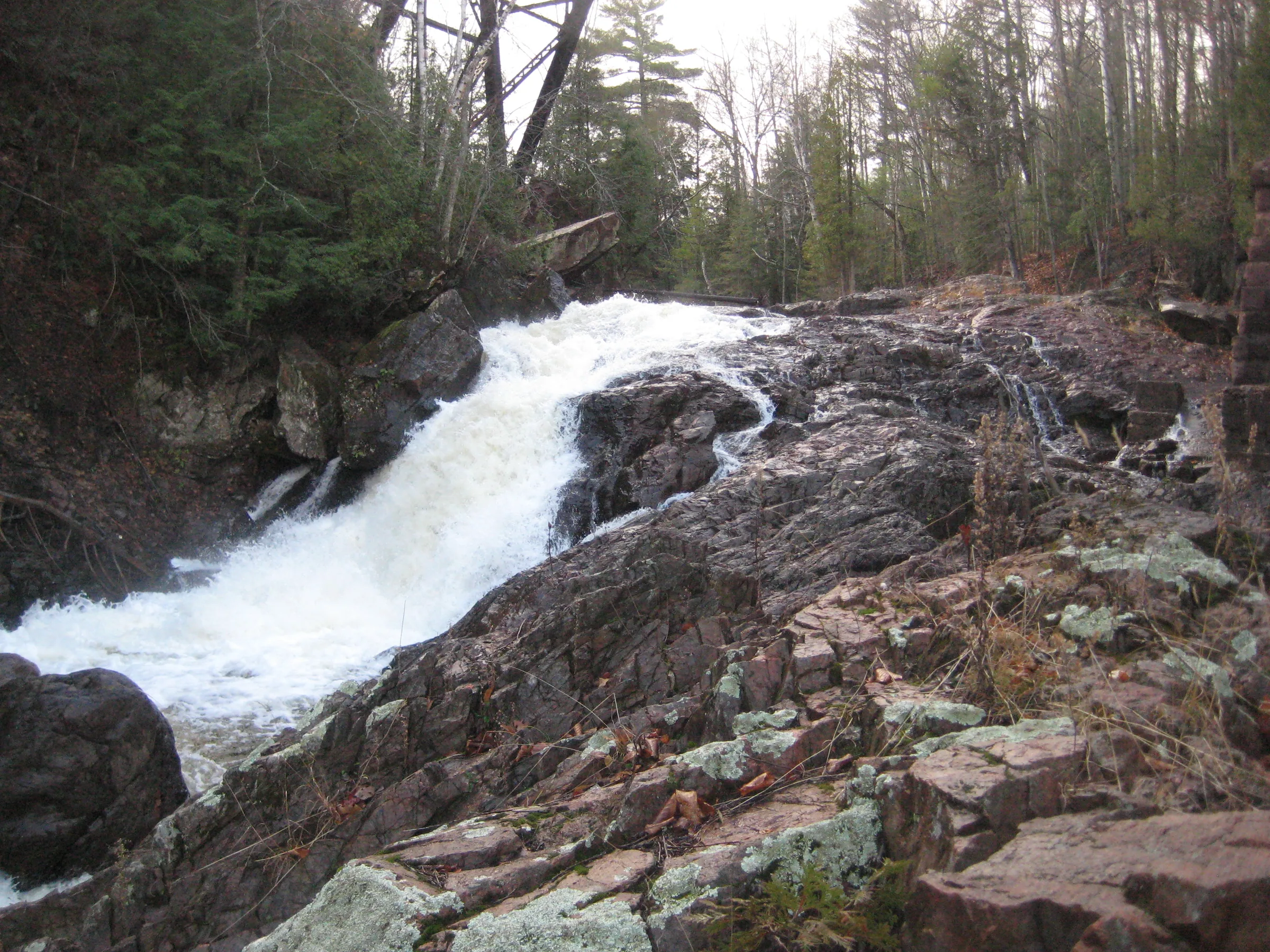 Gushing upper drop