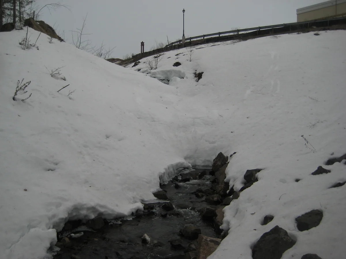 Snow-covered drop
