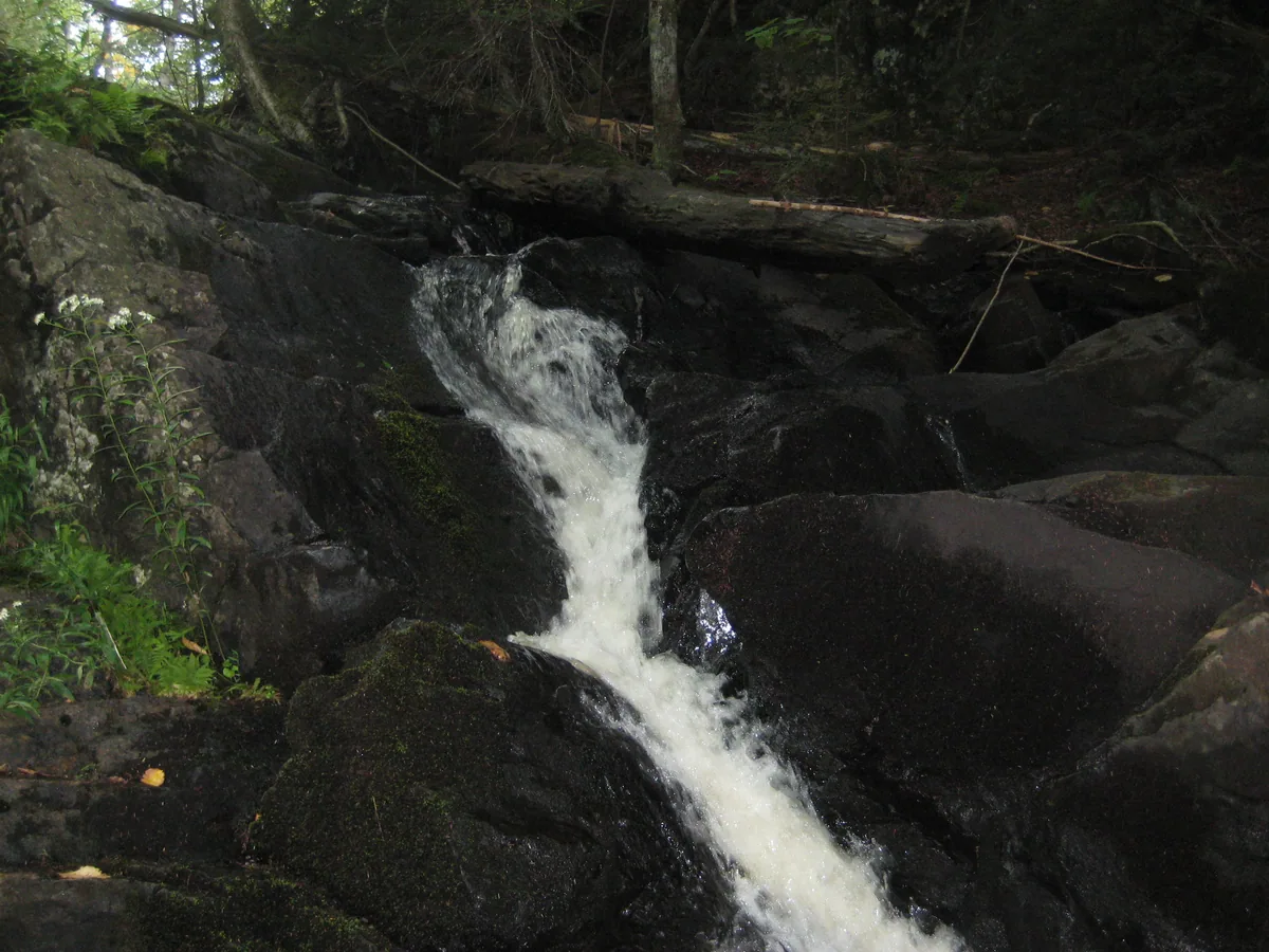 Dark little chute between dark rocks