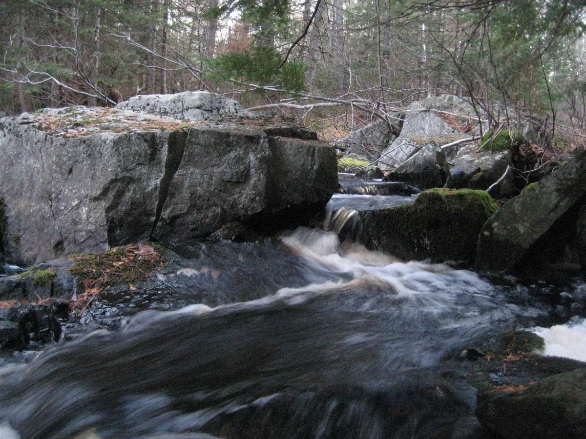Swirl around blocky rocks