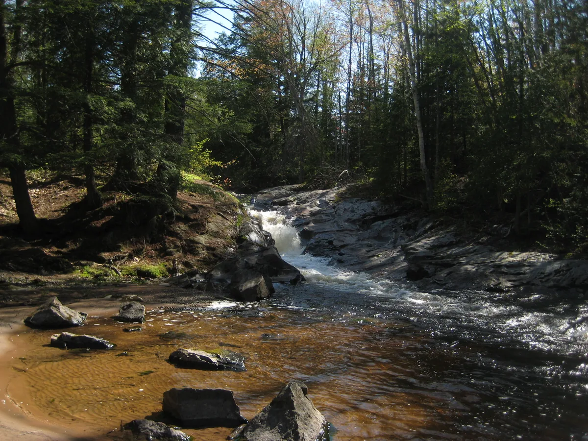 Gushing chute emptying into a wide pool